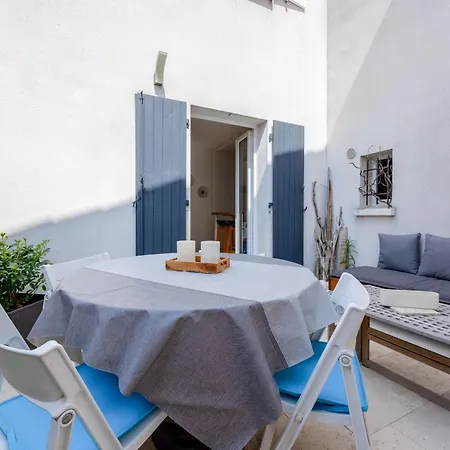 Cosy Courtyard Within 15min Walk From Old Town * La Rochelle (Charente-Maritime)