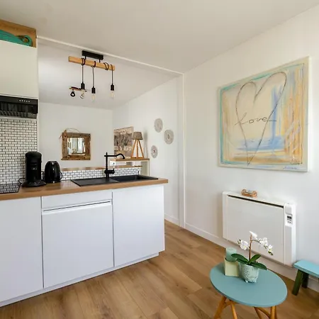 Cosy Courtyard Within 15min Walk From Old Town Apartment *