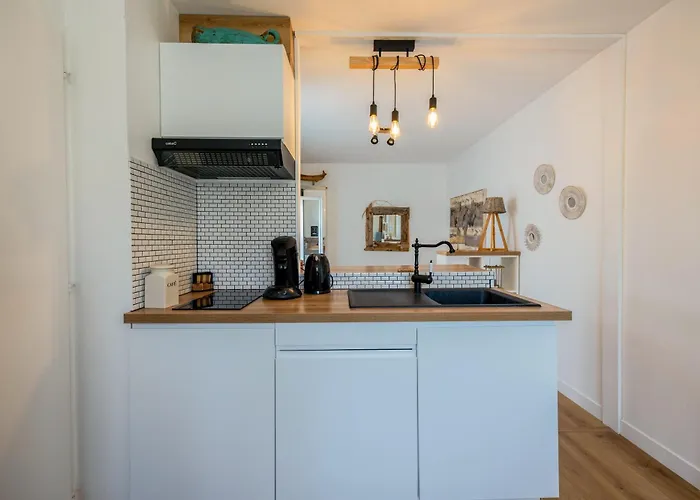 Cosy Courtyard Within 15min Walk From Old Town